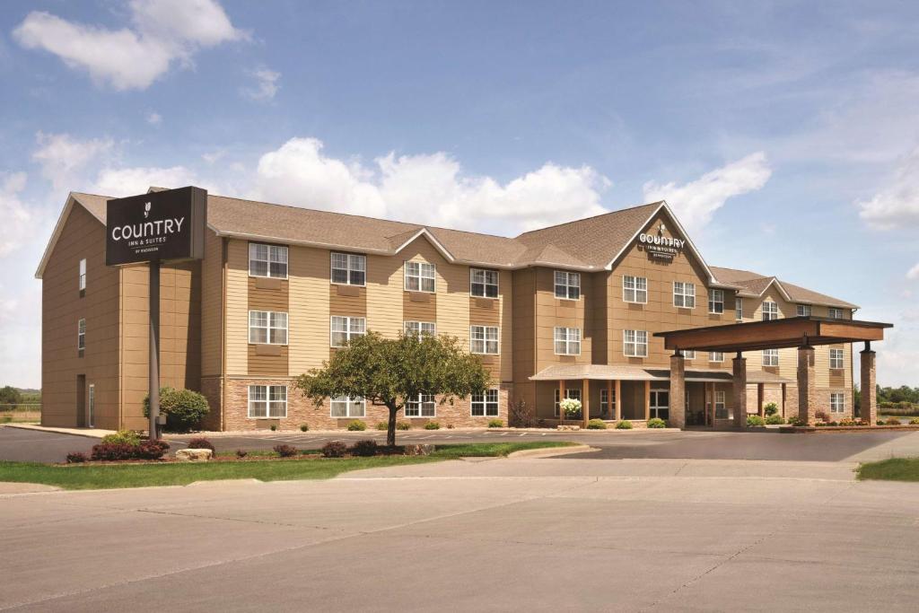 Country Inn & Suites by Radisson Moline Airport IL Main image 1